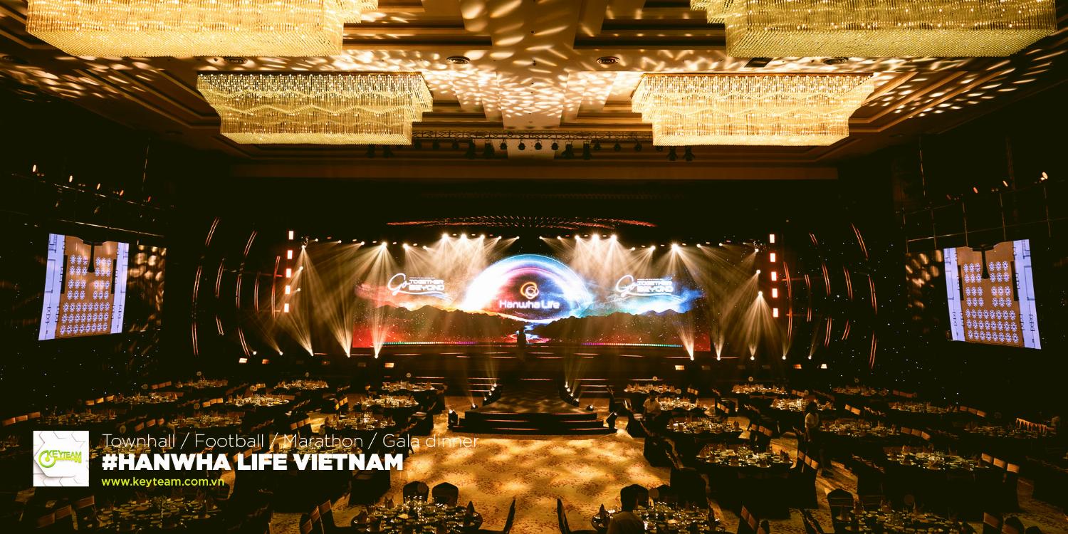 S&acirc;n khấu gala dinner ng&agrave;y c&agrave;ng được đầu tư ấn tượng hơn để truyền tải th&ocirc;gn điệp của chương tr&igrave;nh & biến mọi &yacute; tưởng th&agrave;nh h&igrave;nh ảnh truyền th&ocirc;ng